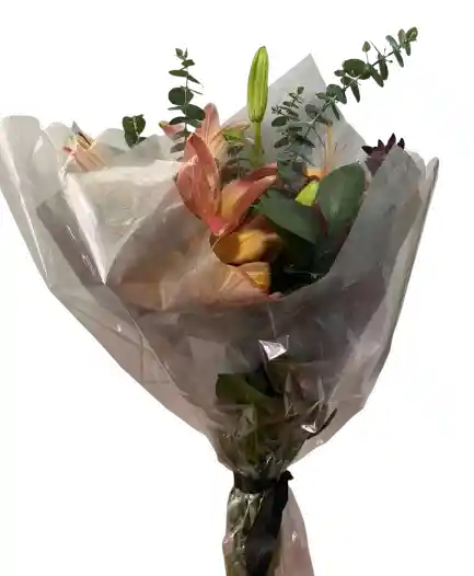 🔶 Bouquet Tropical De Lirios Con Berries Y Eucalipto
