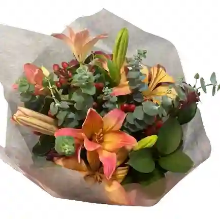 🔶 Bouquet Tropical De Lirios Con Berries Y Eucalipto