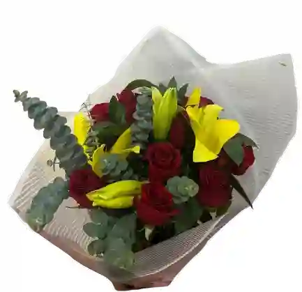 ❤️💛 Bouquet De Rosas Rojas Y Lirios Amarillos Con Eucalipto