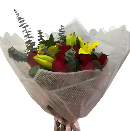❤️💛 Bouquet De Rosas Rojas Y Lirios Amarillos Con Eucalipto