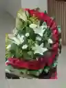 Ramo De Rosas Y Decoración Grande