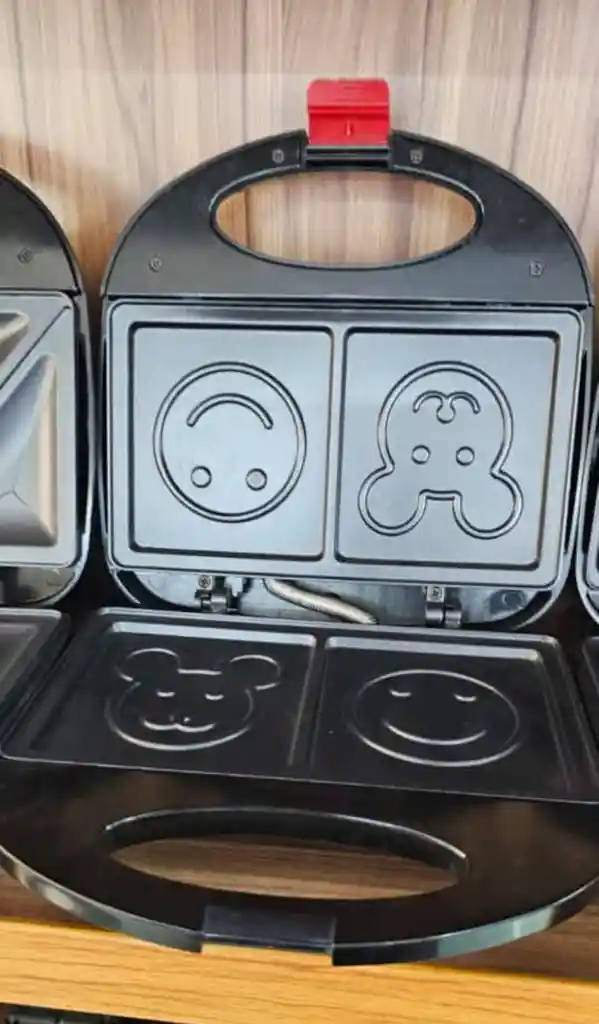 Sándwiches Tostadora Eléctrica Diseño Caritas
