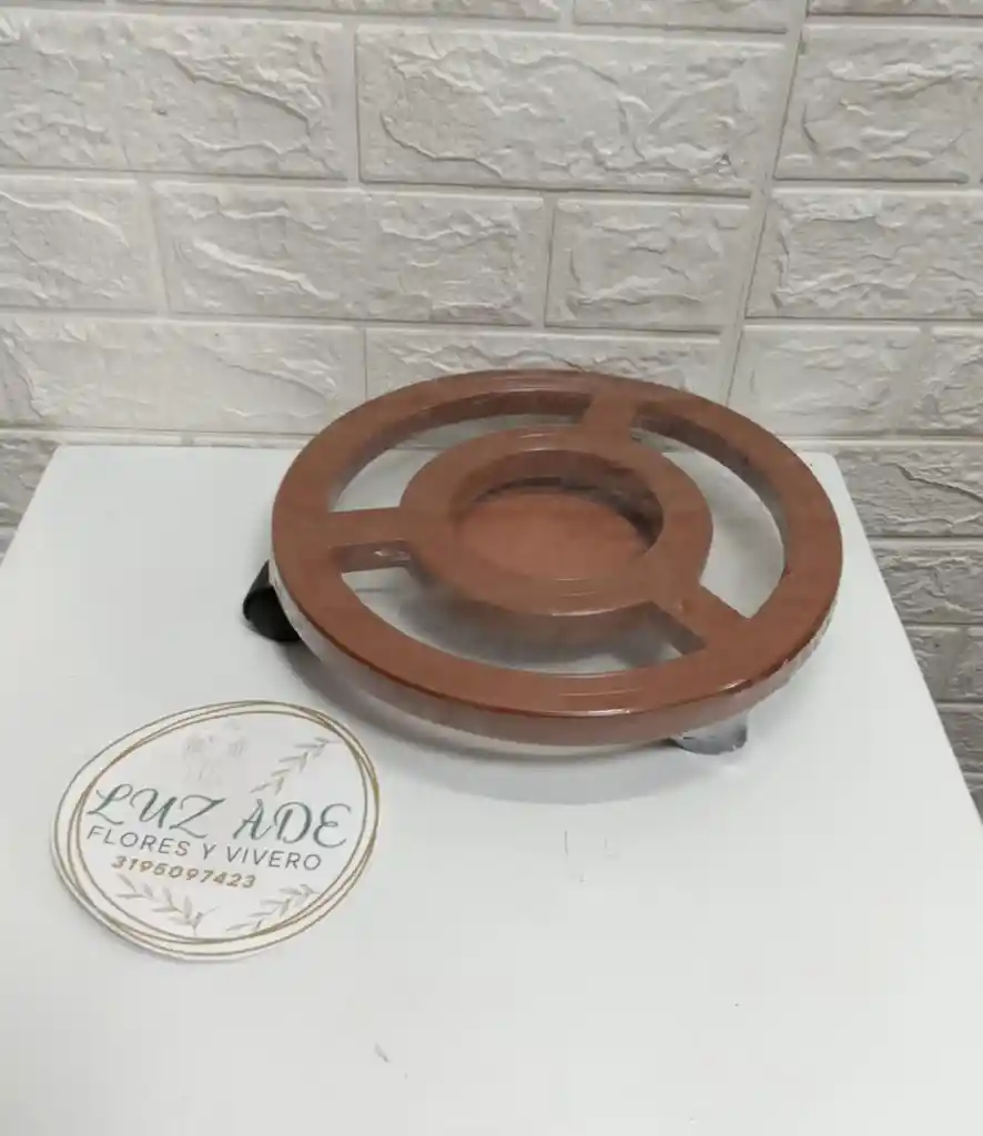 Base Para Matera Con Llantas Y ´plato Decorativo Medida 26 X26
