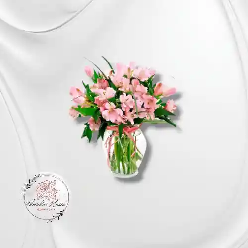 Astromelias Rosadas En Florero De Vidrio