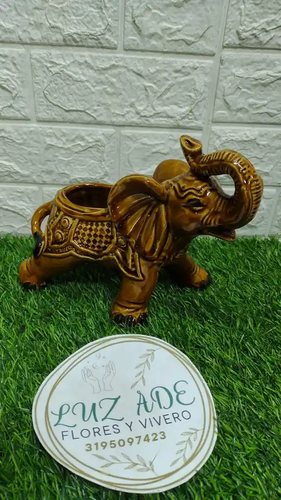 Matera Elefante De Cerámica Mediana