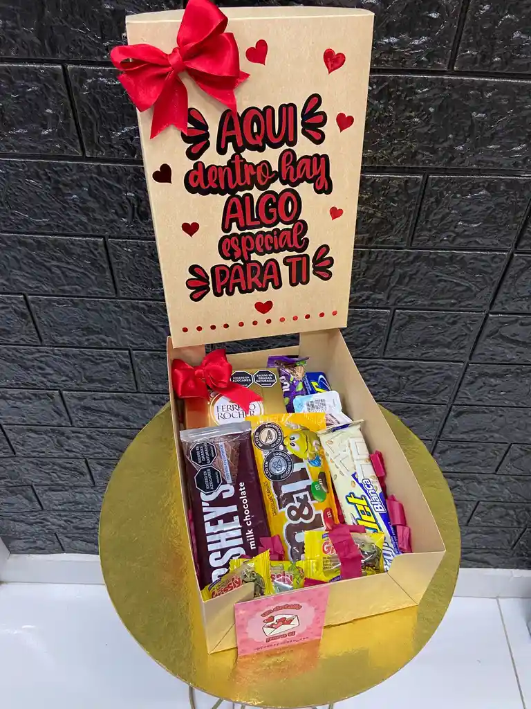 Caja Mediana Aqui Dentro Hay Algo Especial Para Ti