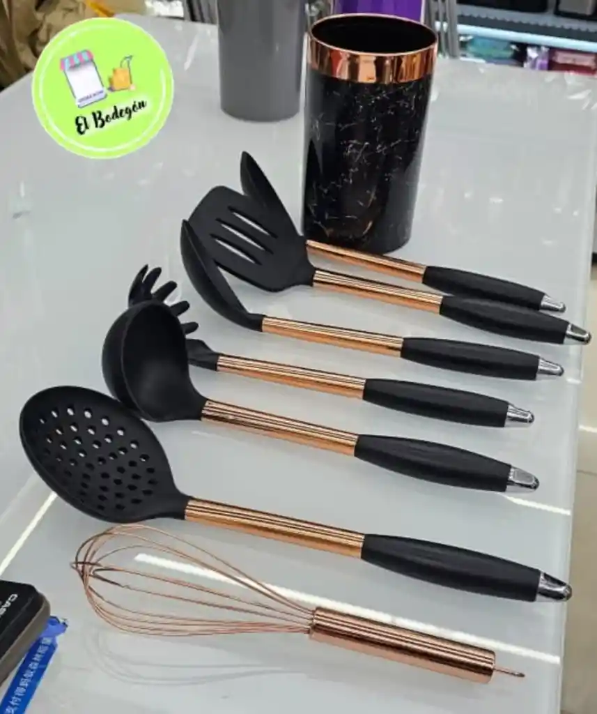 Juego Set Utensilios Cucharas Antideslizantes Silicona 7 Piezas Negro Dorado