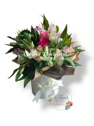 Arreglo De Astromelias Y Rosas En Base Circular .