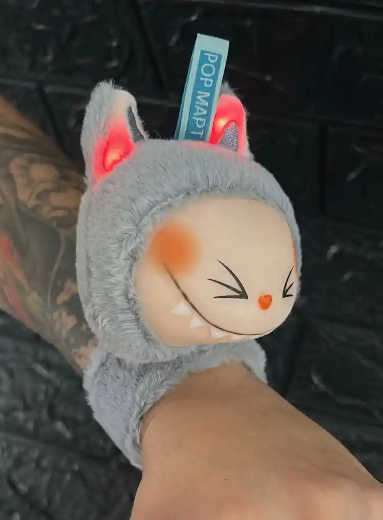 Pulcera Labubu Peluche Gris Con Luces Y Sonido