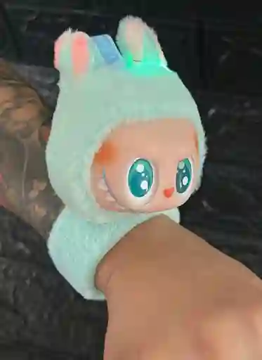 Pulcera Labubu Peluche Aguamarina Con Luces Y Sonido