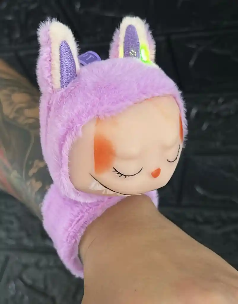 Pulcera Labubu Peluche Lila Con Luces Y Sonido