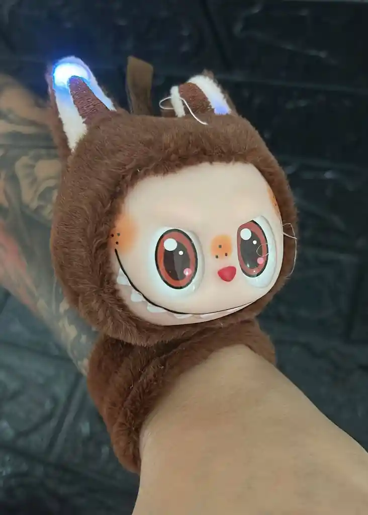 Pulcera Labubu Peluche Cafe Con Luces Y Sonido