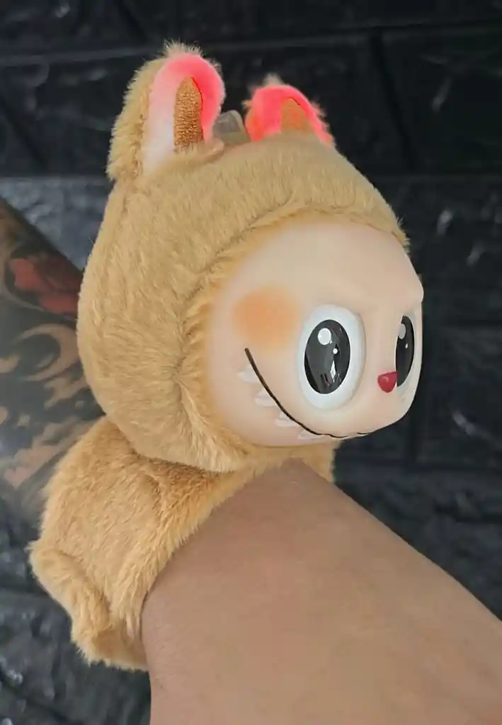 Pulcera Labubu Peluche Cafe Claro Con Luces Y Sonido
