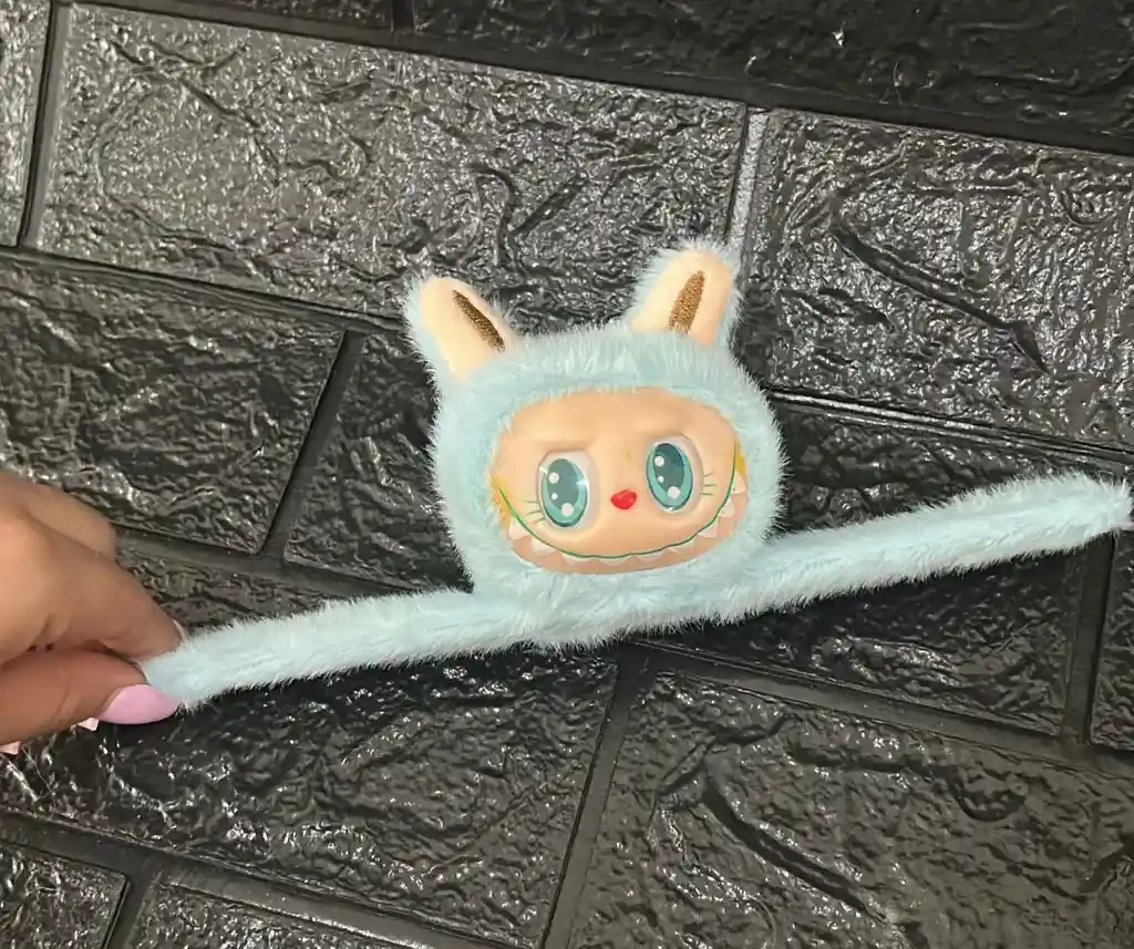 Pulcera Labubu Peluche Azul Claro Sencilla
