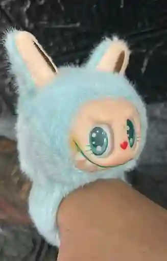 Pulcera Labubu Peluche Azul Claro Sencilla