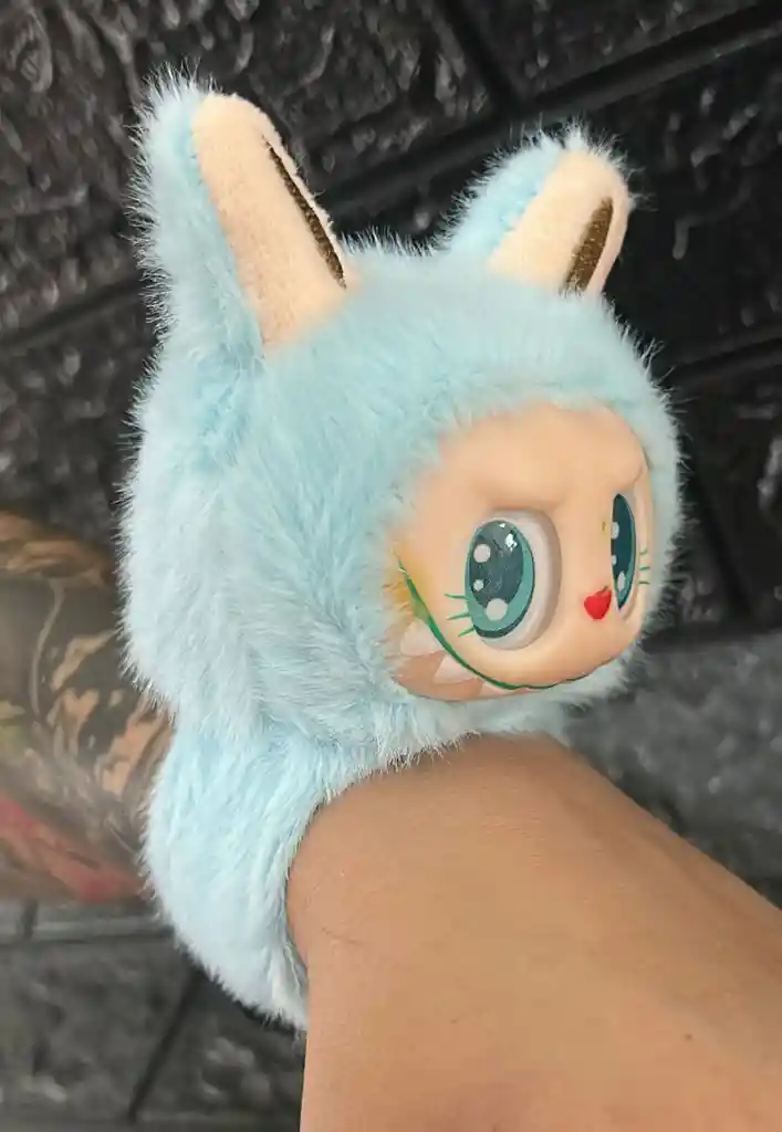 Pulcera Labubu Peluche Azul Claro Sencilla