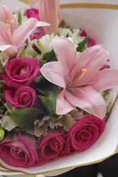 Flores Rosas Lirios Astromelia Ramo