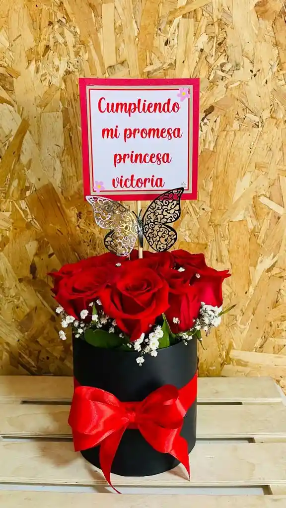 Cilindro Pequeño De 9 Rosas Rojas