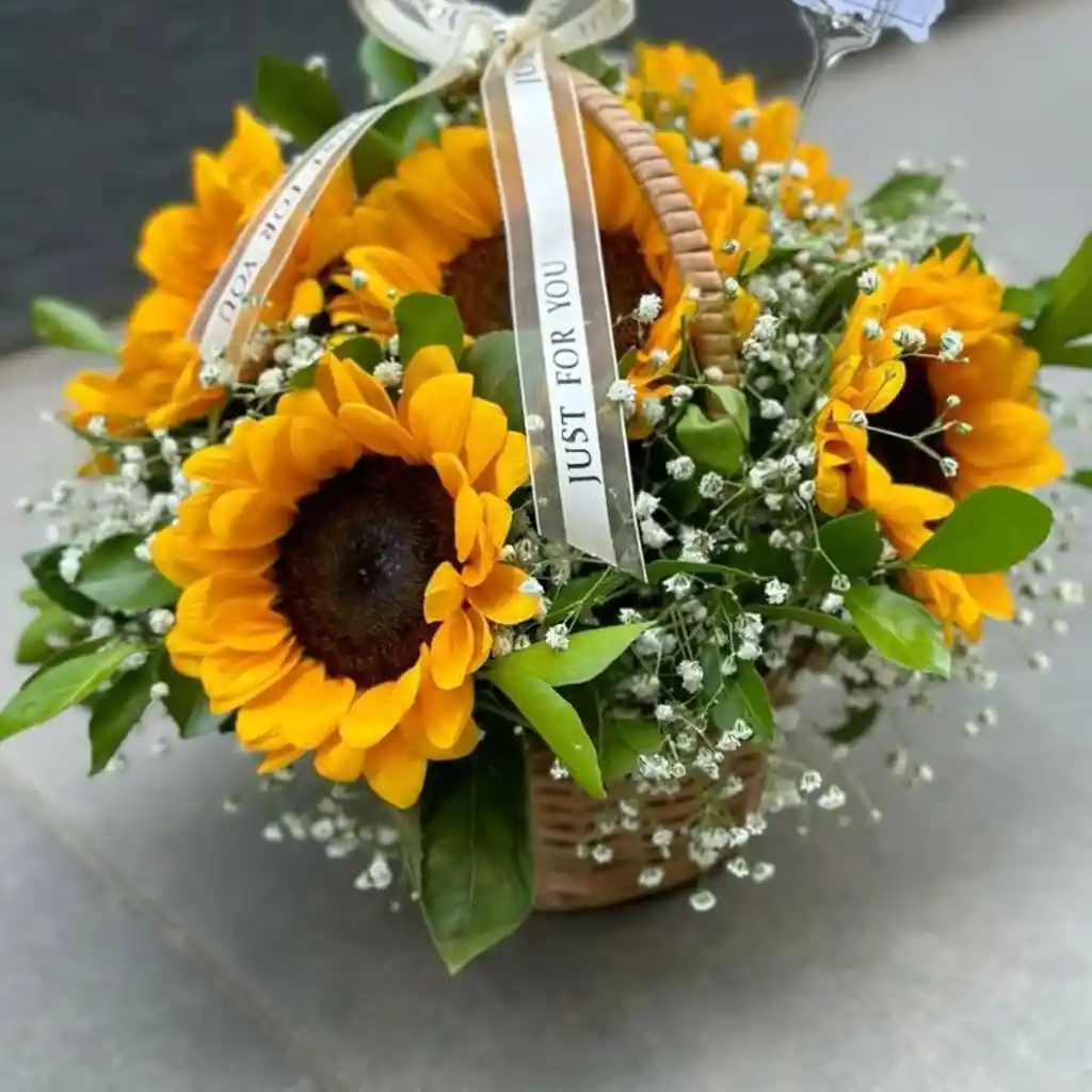Canasta De 5 Girasoles + Rusco & Perlita