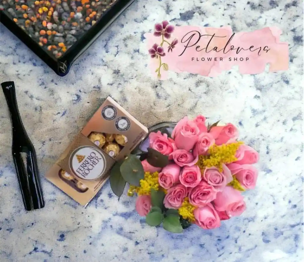 Flores Arreglo Floral , 24 Rosas Rosadas Y Chocolates Ferrero X8