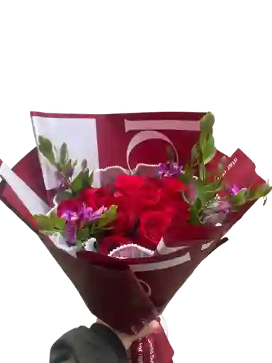 Bouquet ❤️ Rosas Rojas Frescas Y Apasionadas 💜 Acompañadas De Violetina Encantadora