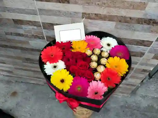Rosas Chocolates Y Gerberas En Forma De Corazón