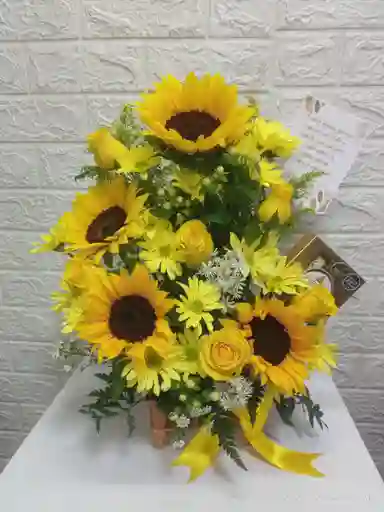 Ramo Margaras ,girasoles ,rosas Mas Chocolates Ferrero Por 4