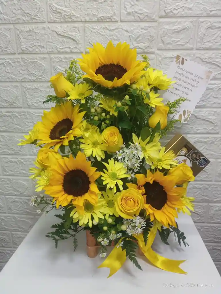 Ramo Margaras ,girasoles ,rosas Mas Chocolates Ferrero Por 4