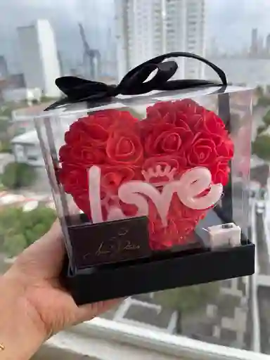 Corazón De Rosas Eternas Con Luz "love" En Caja Transparente