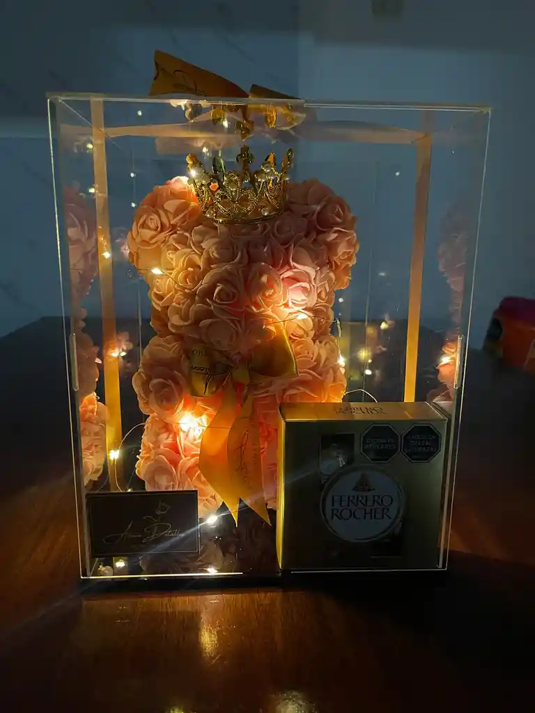 Oso De Rosas Eternas Con Luz Led Y Chocolates Ferrero – Edición Luxury En Caja Acrílica