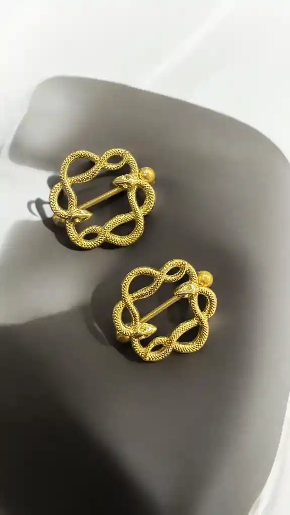 Par De Pezoneras Doradas De Serpiente