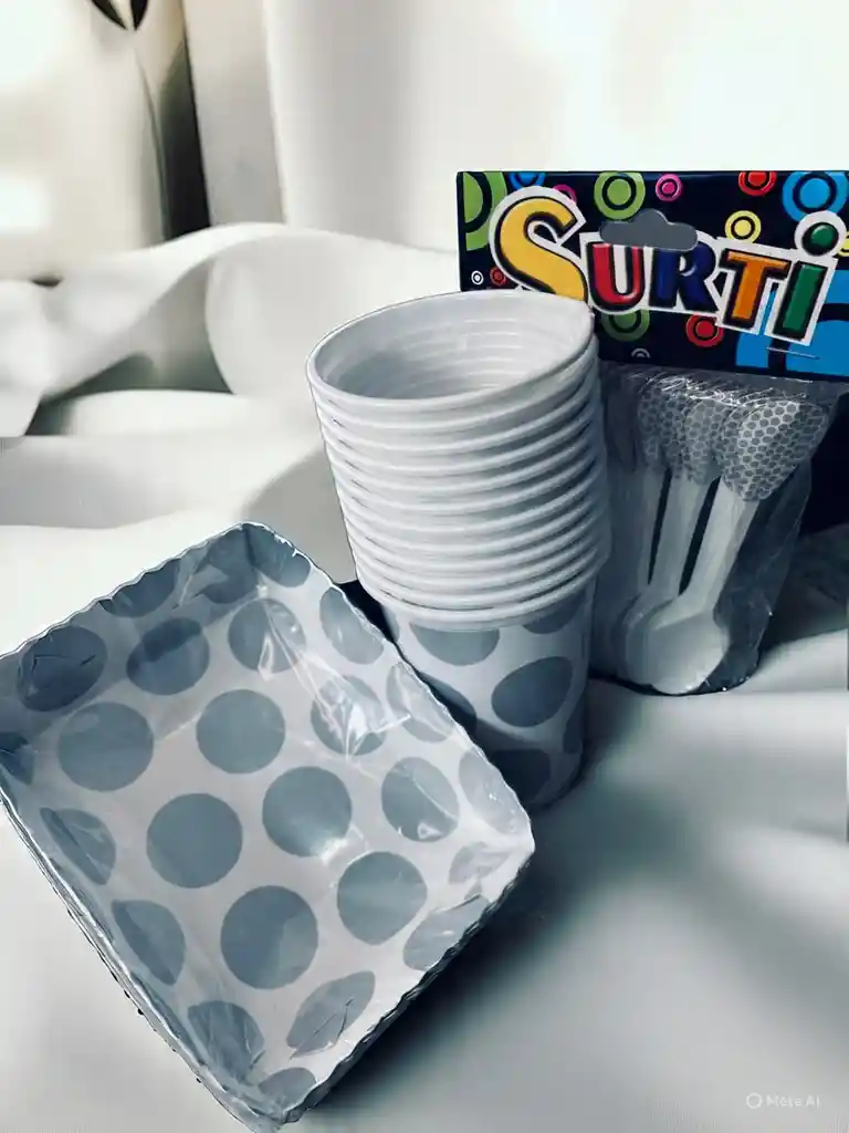 Set De Platos, Vasos Y Cucharas Con Diseño De Puntos Plateados Para Fiestas Y Piñatas