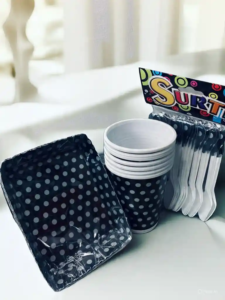 Set De Platos, Vasos Y Cucharas Con Diseño De Puntos Blancos Para Fiestas Y Piñatas