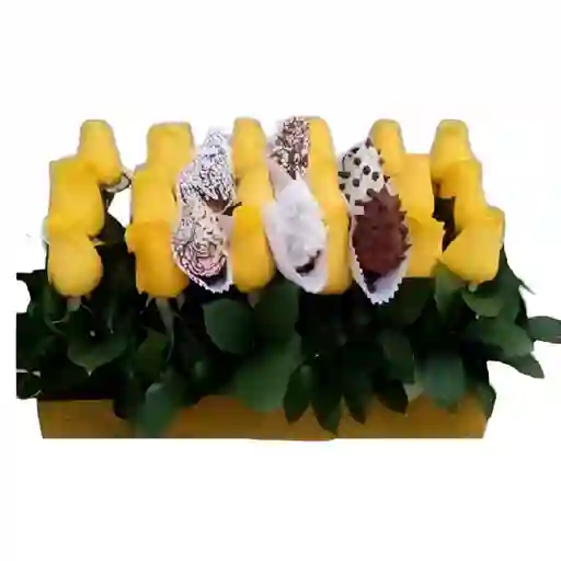 Arreglo Tapizado De Rosas Y Fresas Con Chocolate