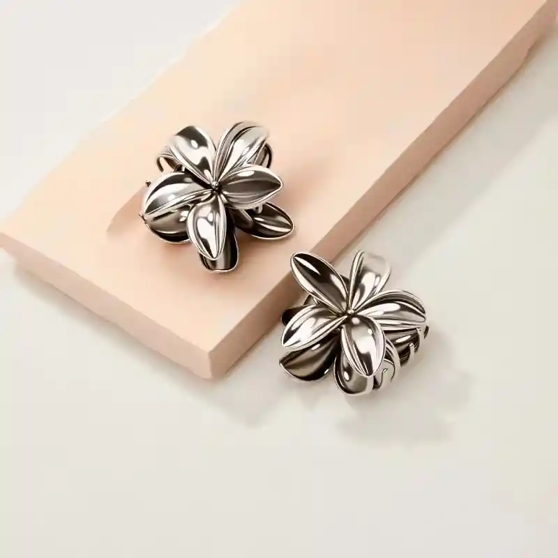 Pinza Caimán Gancho Flor Hawaiana Metalizada Pelo Set X2 Und