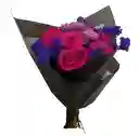💜 Bouquet Intenso De Rosas Fucsia Y Flores Lilas