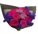 💜 Bouquet Intenso De Rosas Fucsia Y Flores Lilas