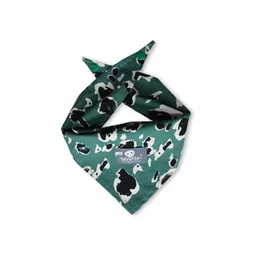 Pañoleta M Verde Manchas Negro Y Blanco