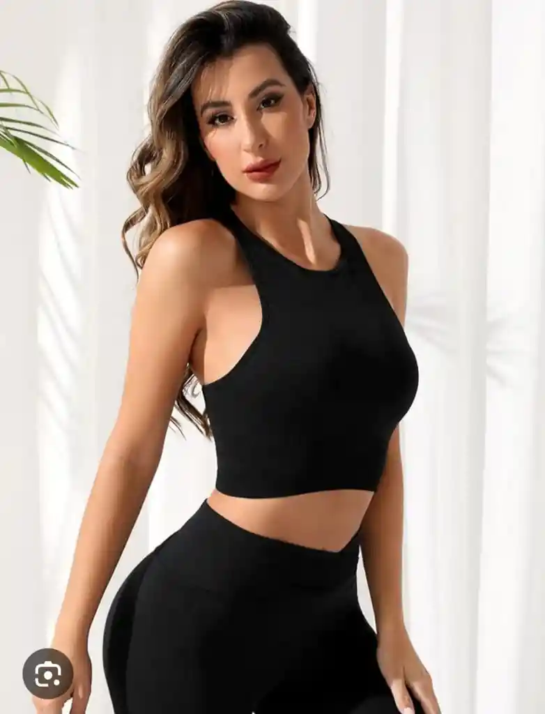 Top Básico Fit Black Classique