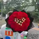 Buchon De 50 Rosas Con 15 Ferrero Rocher