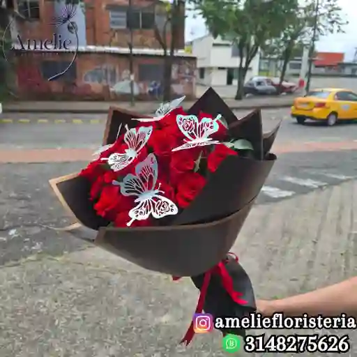 Bouquet Con 24 Rosas Rojas Mariposa