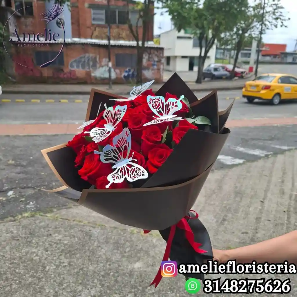 Bouquet Con 24 Rosas Rojas Mariposa