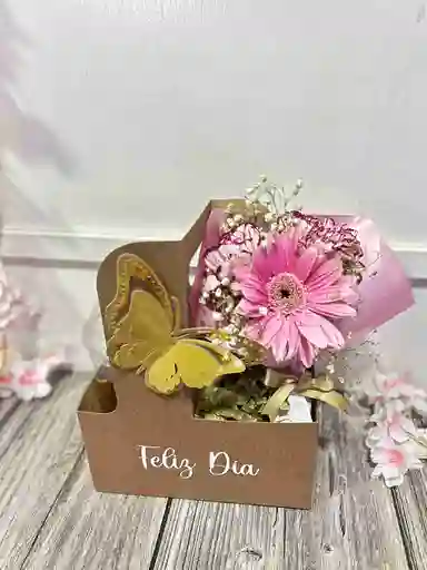 Caja Para Llevar Con Flores Y Fresas Con Chocolate
