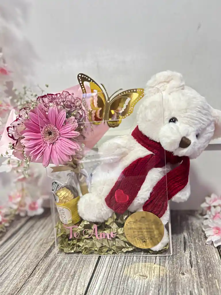 Lonchera En Acrilico Contramarcada Con Oso De Peluche Pequeño 20 Cm, Flores Y Ferreros