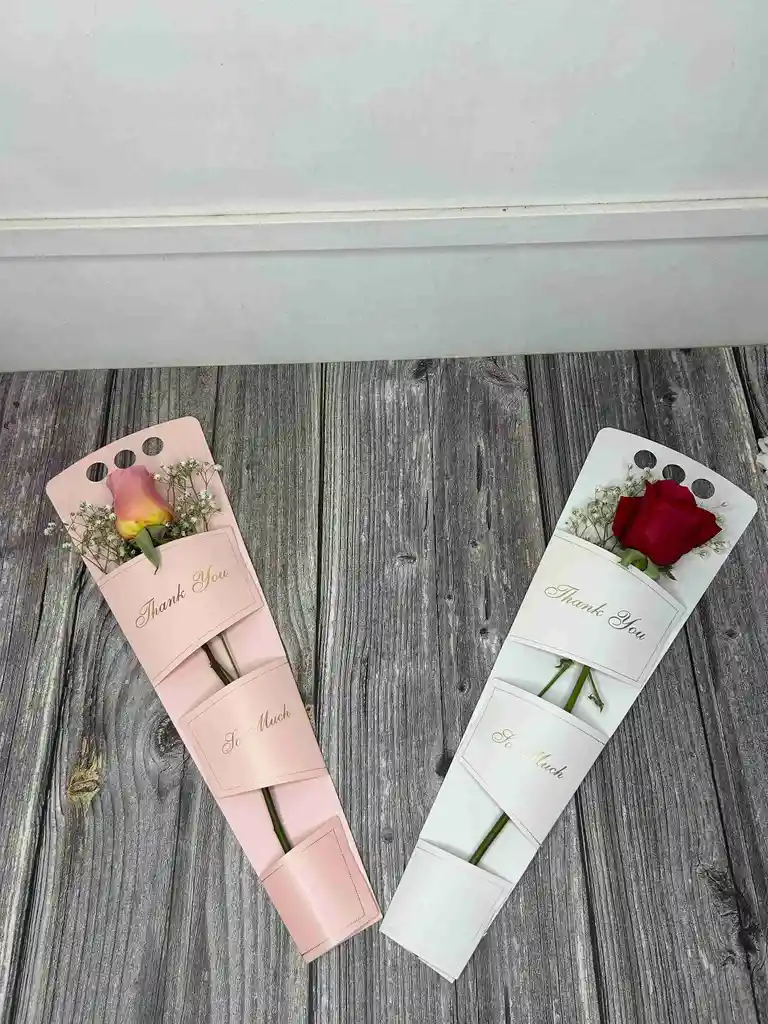 Combo Solitario De Encanto Y Caja De Chocolate Relleno Con Fresas Con Chocolate