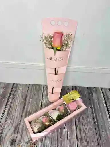 Combo Solitario De Encanto Y Caja De Chocolate Relleno Con Fresas Con Chocolate