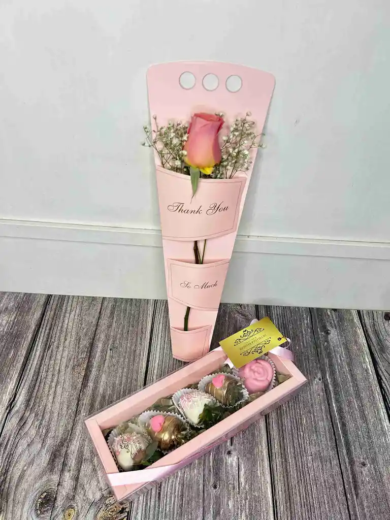 Combo Solitario De Encanto Y Caja De Chocolate Relleno Con Fresas Con Chocolate