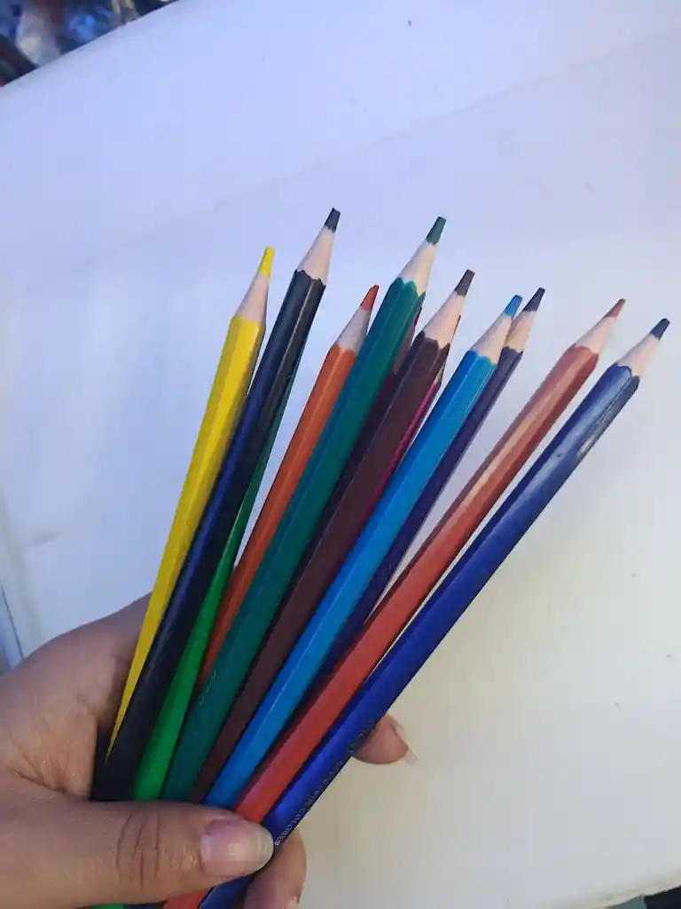 Caja De Colores X 12 Unidades Gigo