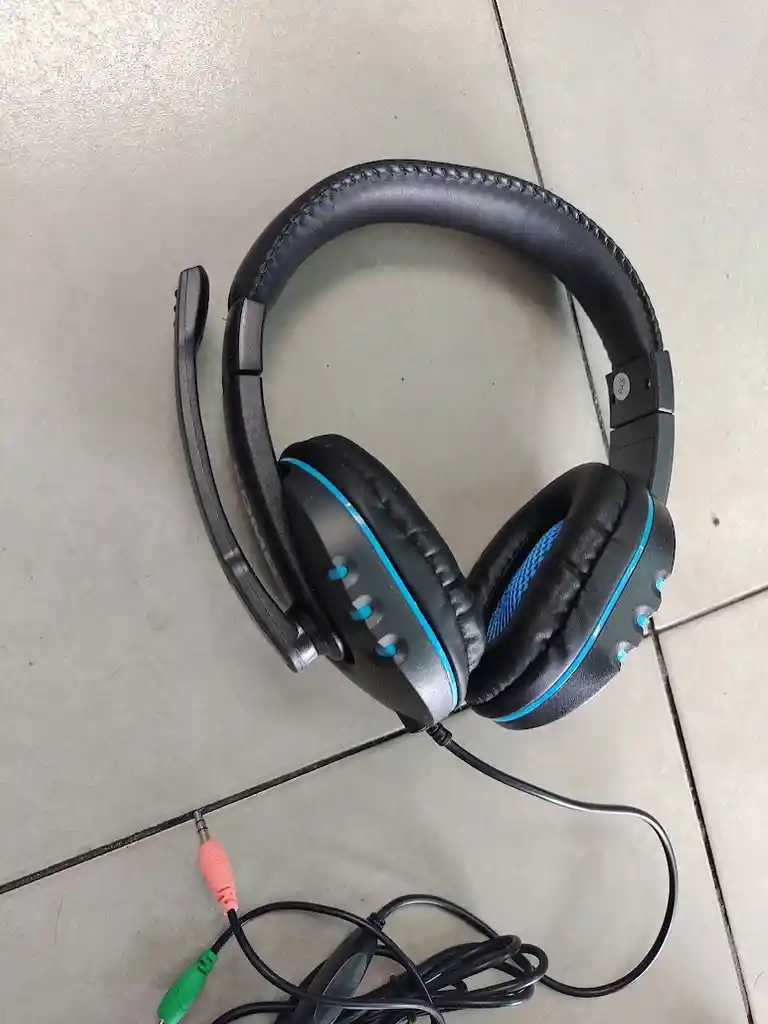 Audifonos Con Cable Diadema Negra Con Azul Komc