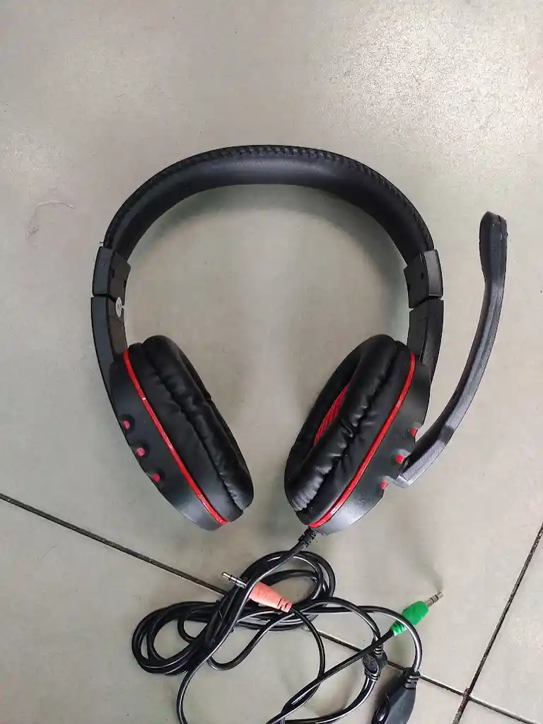 Audifonos Con Cable Diadema Negra Con Roja Komc